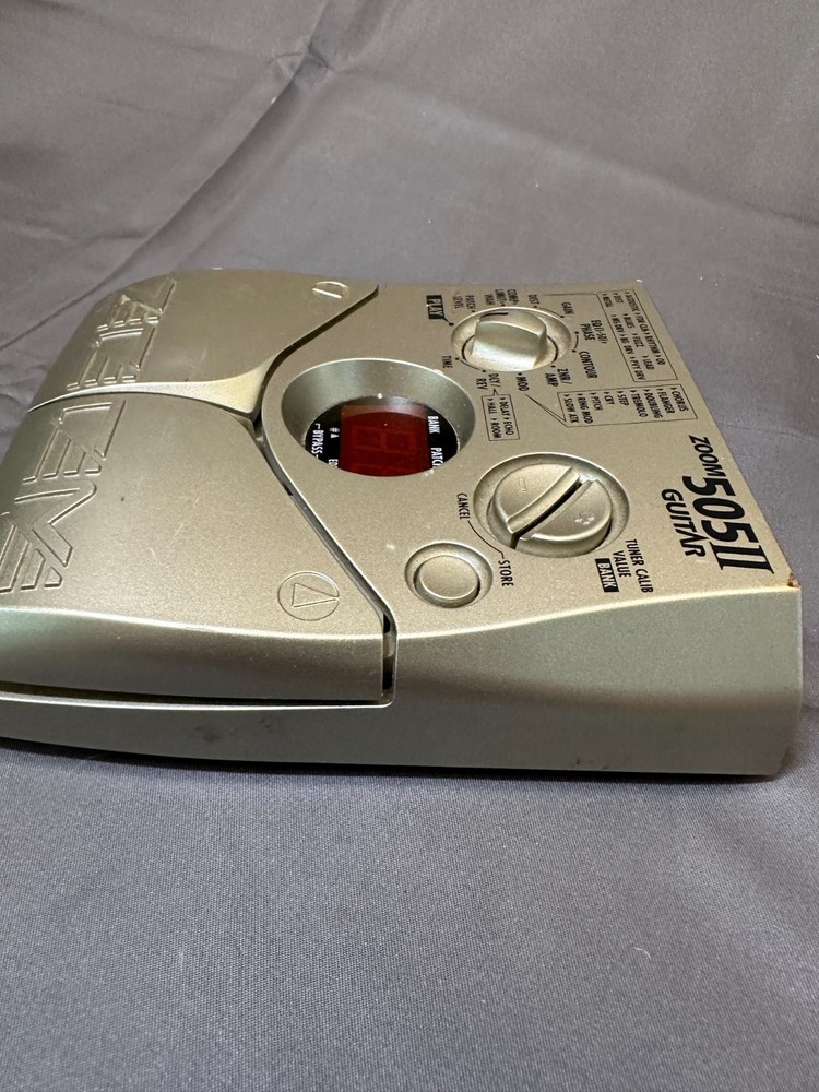 Zoom 505II Guitar Multi‑Effects Processor Pedal – Classic Amp Modeling & Effects