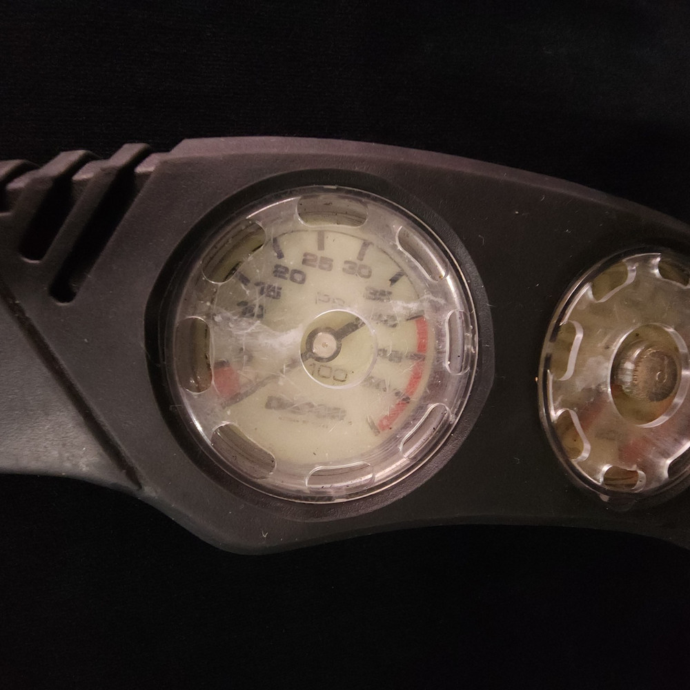 Dacor Diving Dive Console Pressure And Depth Guage w/ Rubber Casing