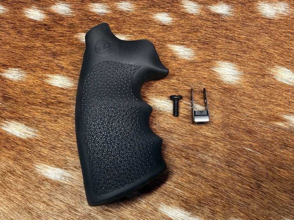 New Colt Anaconda/Python Black Rubber Finger Groove Grips with Hardware