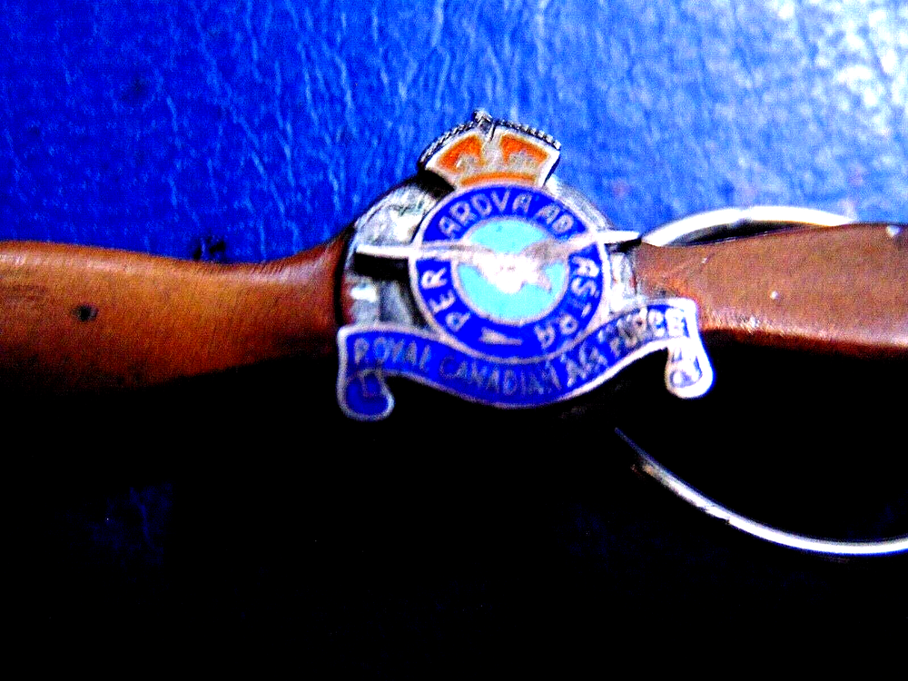 CANADA WW2 RCAF propeller tie clip copper ?