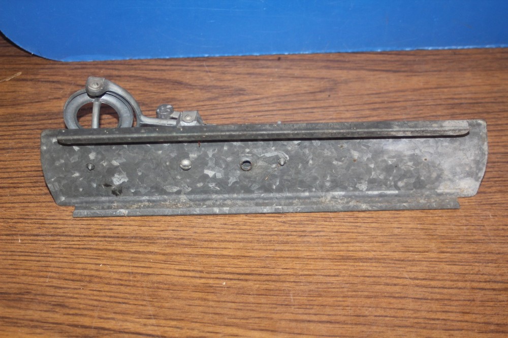Vintage Metal Reliable Egg Scale