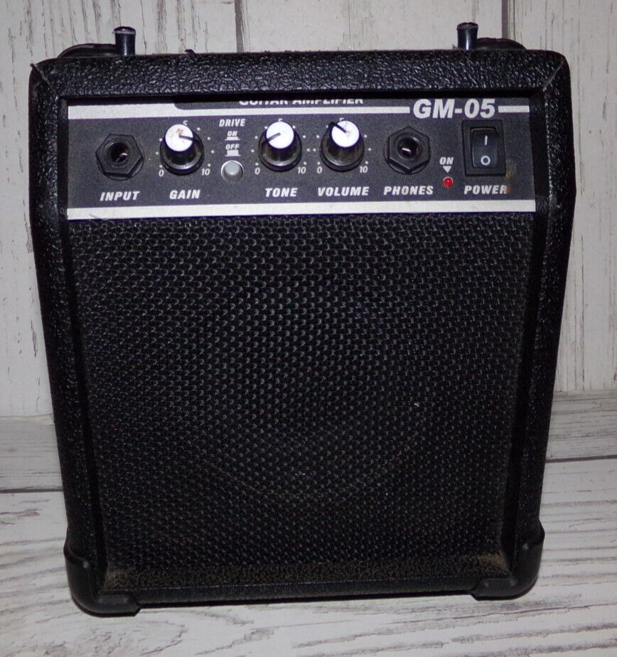 GM-05 9” Inch Guitar Practice Amplifier Powers On