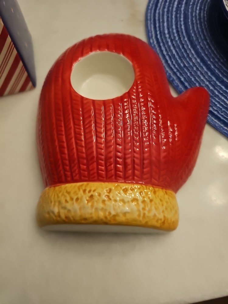 Mitten T-lite Holder