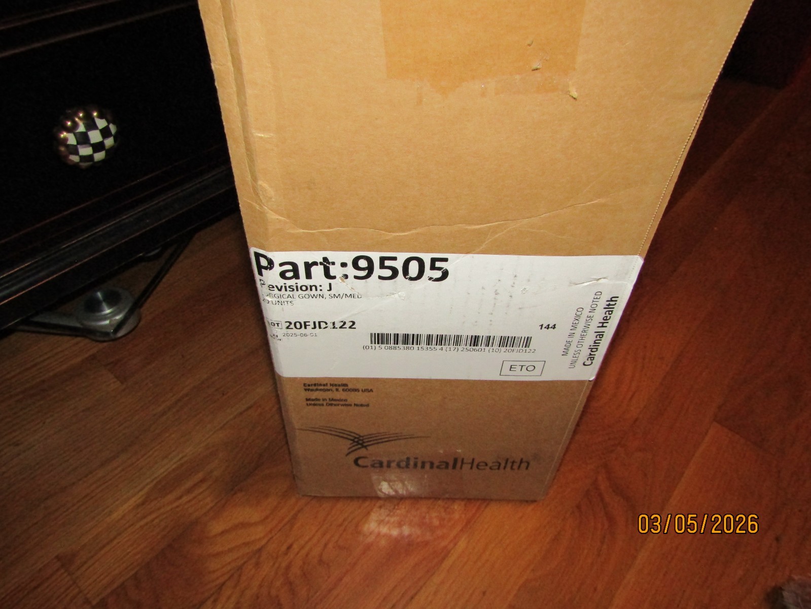 CARDINAL HEALTH NON-REINFORCED SURGICAL GOWN #9505- LEVEL 3 15 CT CASE NEW