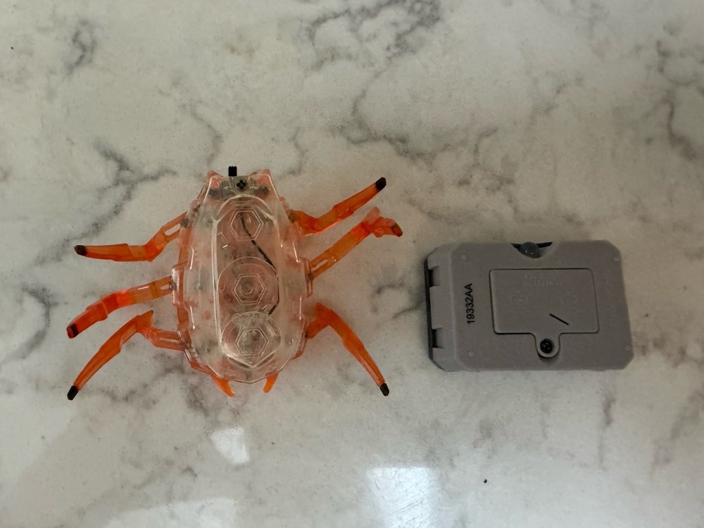HexBug Scarab & HexBug Micro Titans Remote Control. Parts Only. Please Read
