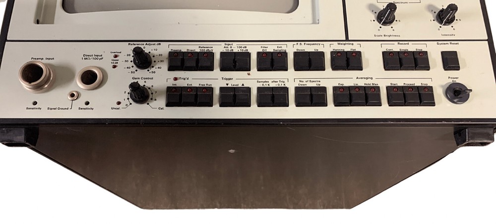 Bruel & Kjaer 2033 HIGH RESOLUTION SIGNAL ANALYZER **READ**