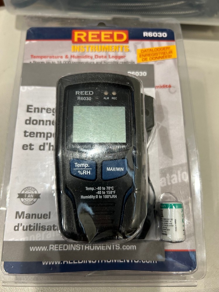Reed Instruments R6030 Temperature and Humidity Data Logger