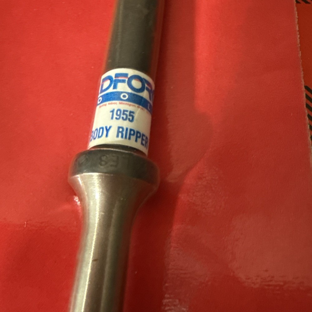 OLD FORGE TOOLS PNEUMATIC AIR CHISEL 1955 AUTO BODY WORK BODY RIPPER CHISEL NOS