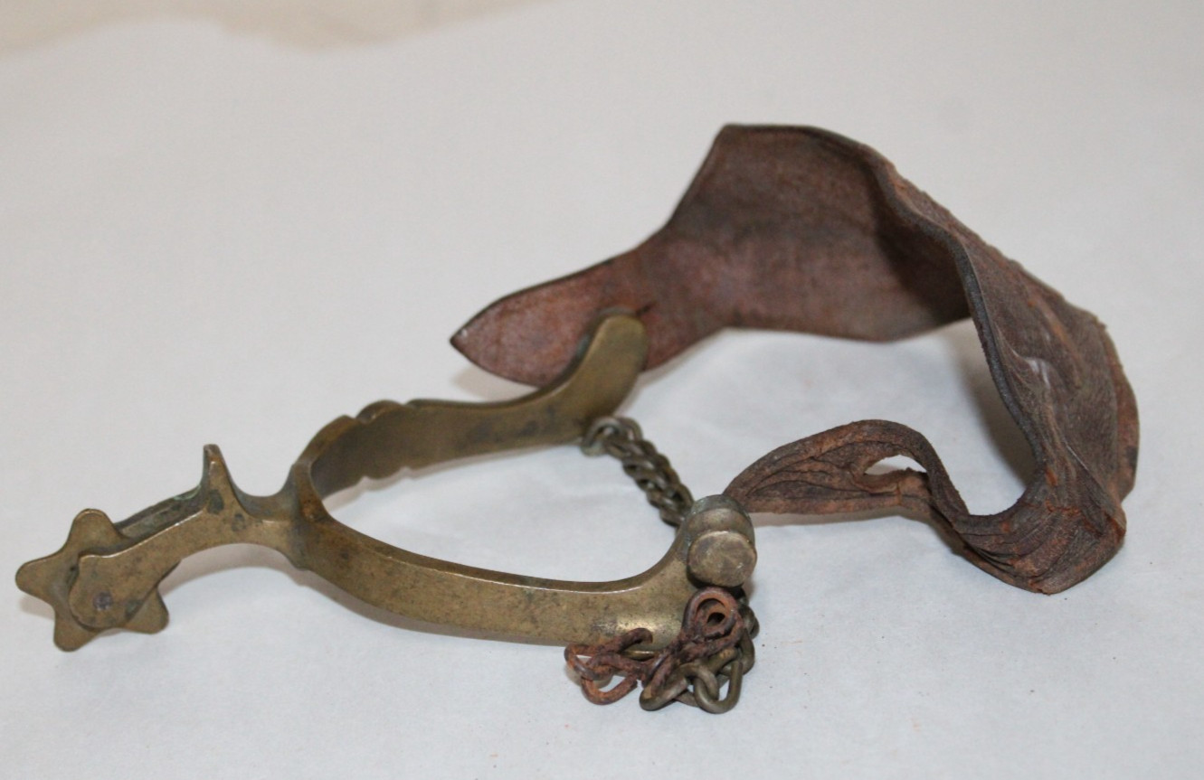 VINTAGE BRASS SPUR