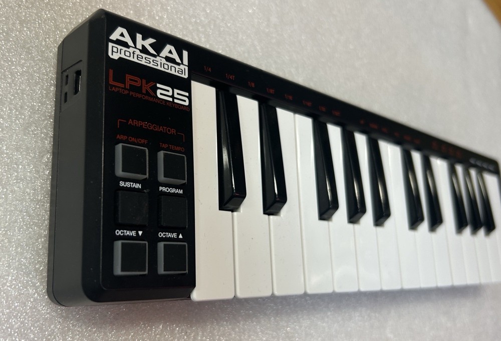 Akai LPK25 USB Mini Performance MIDI Keyboard