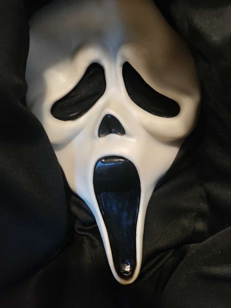 Extremely RARE Ghostface Funworld DIV fantastic faces with long cape GITD