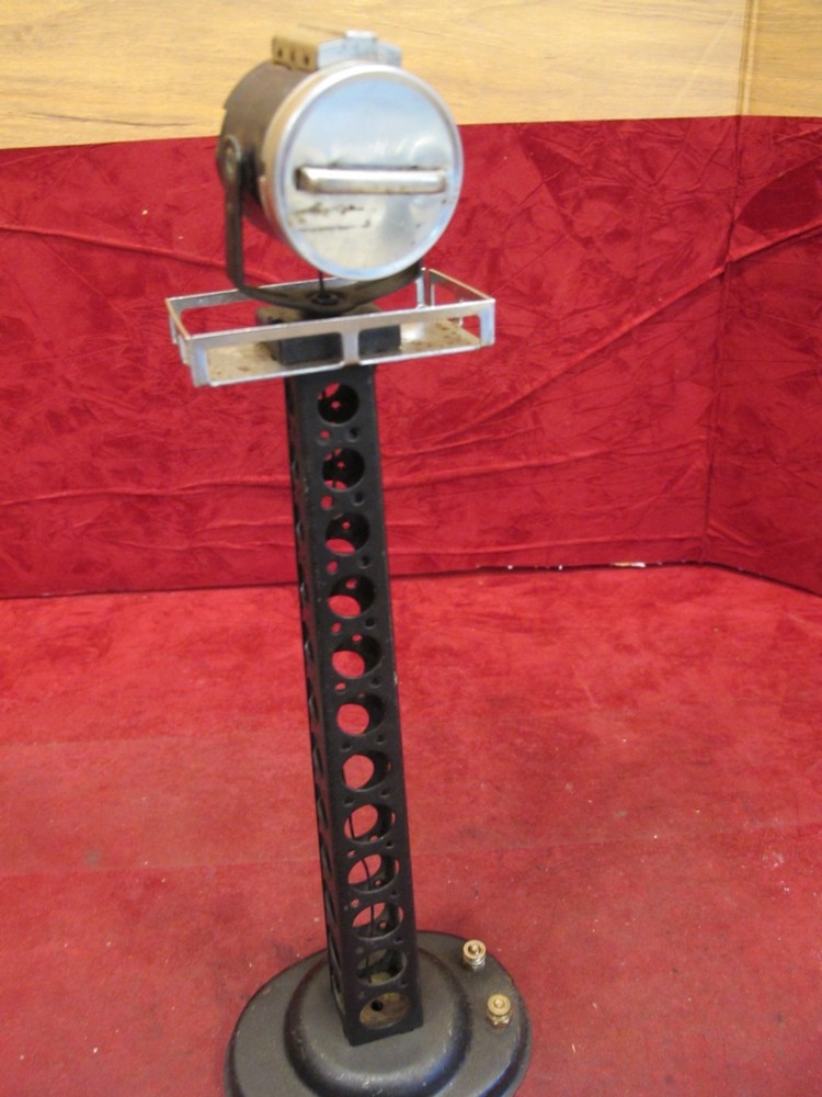 MARX O SINGLE HEAD FLOOD LIGHT TOWER.
