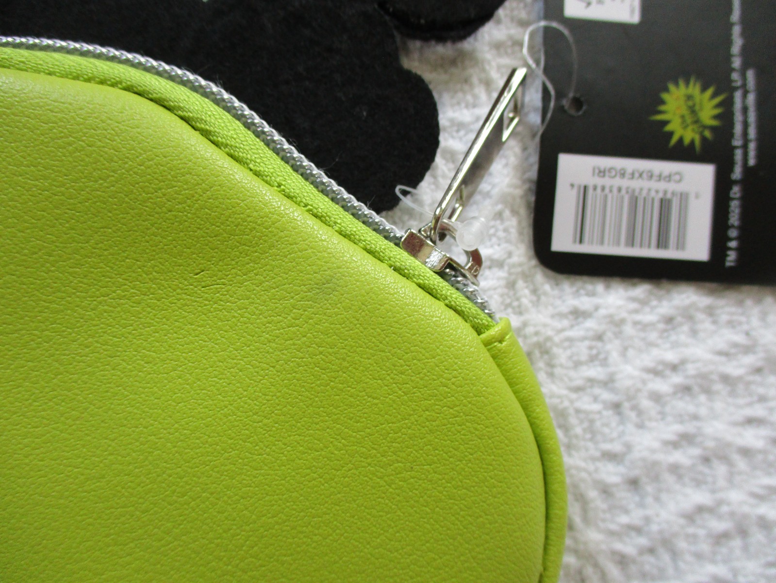 Dr. Seuss The Grinch Small Zip Coin Purse New 6.5" Bioworld