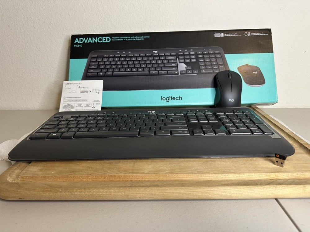 Logitech - MK540 Full-size Advanced Wireless Keyboard and Mouse Combo - NEW