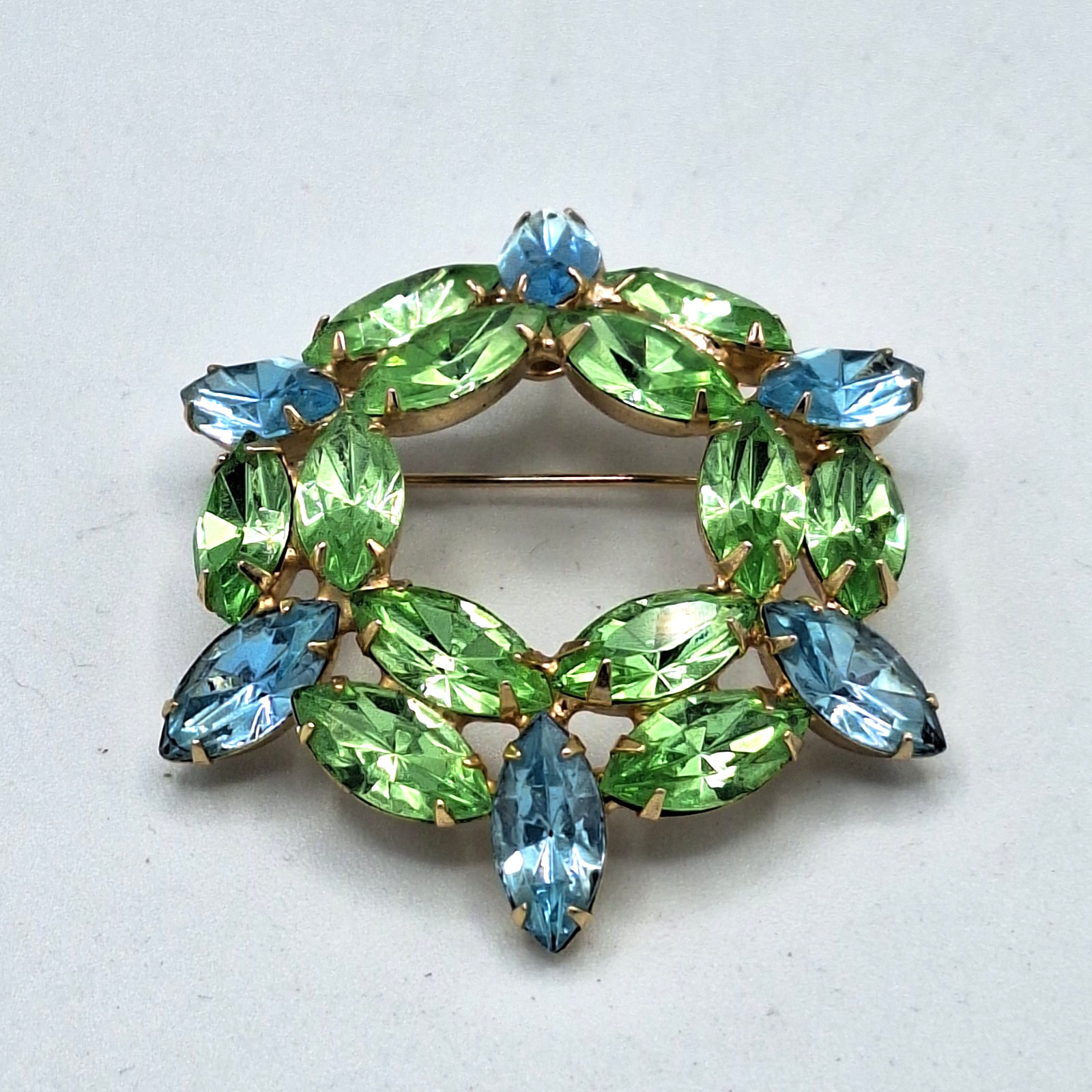 Gold Tone Blue & Green Uranium Glass UV Reactive Brooch Unsigned Wreath 2"