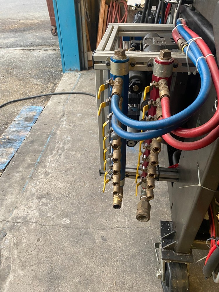 Arburg 28 ton plastic injection machine