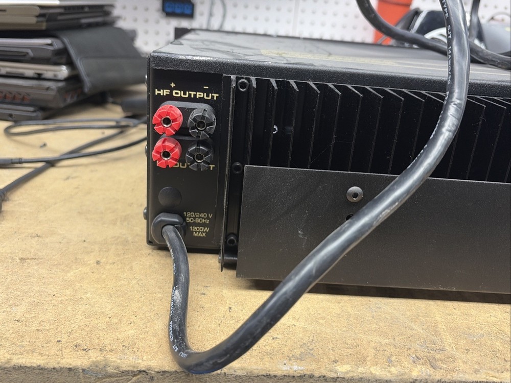 AB International 712 Amplifier