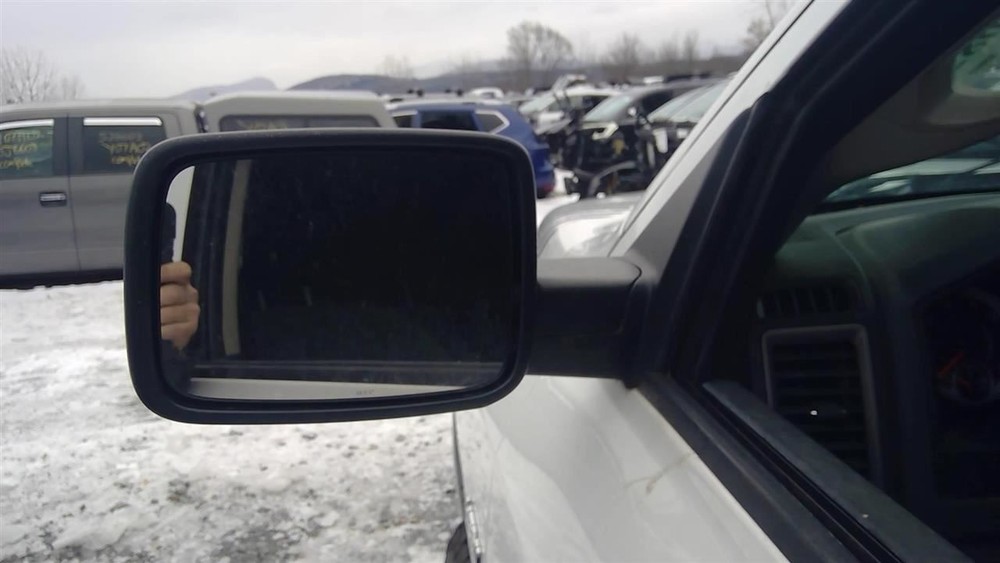 (LOCAL PICKUP ONLY) RAM1500 2017 Air Shutter 2096879