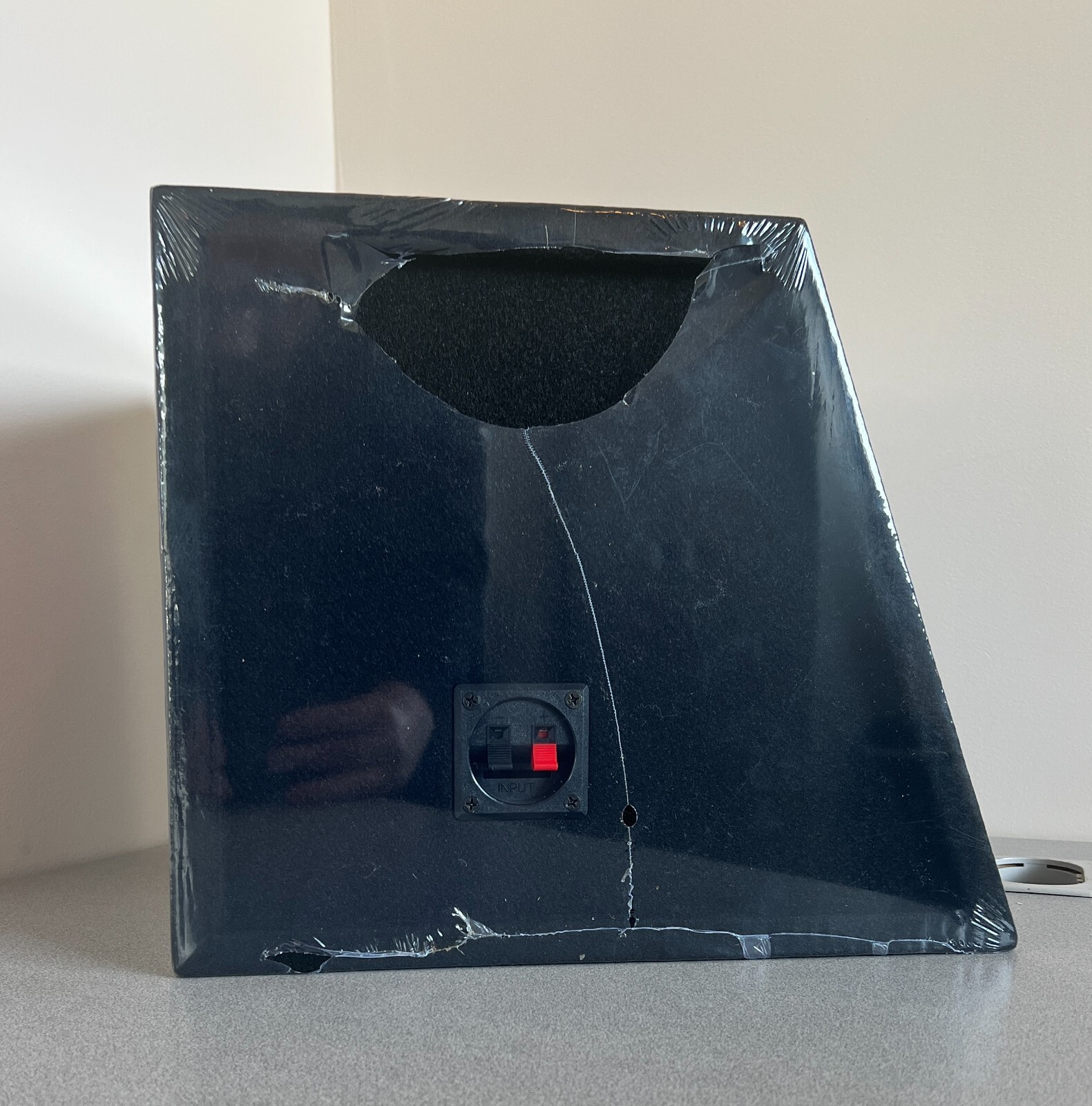 NEW Metra TruConnex 10" Single Sealed Subwoofer Enclosure- Charcoal (TCBX-110)