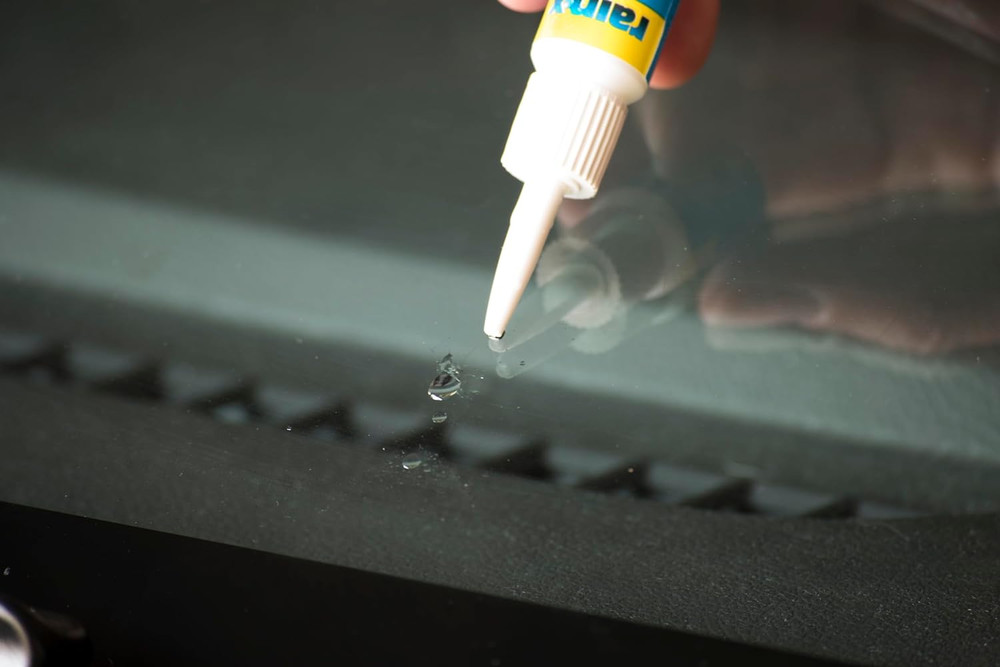 600001 Windshield Repair Kit - Quick and Easy Durable Resin Based Windshield Rep