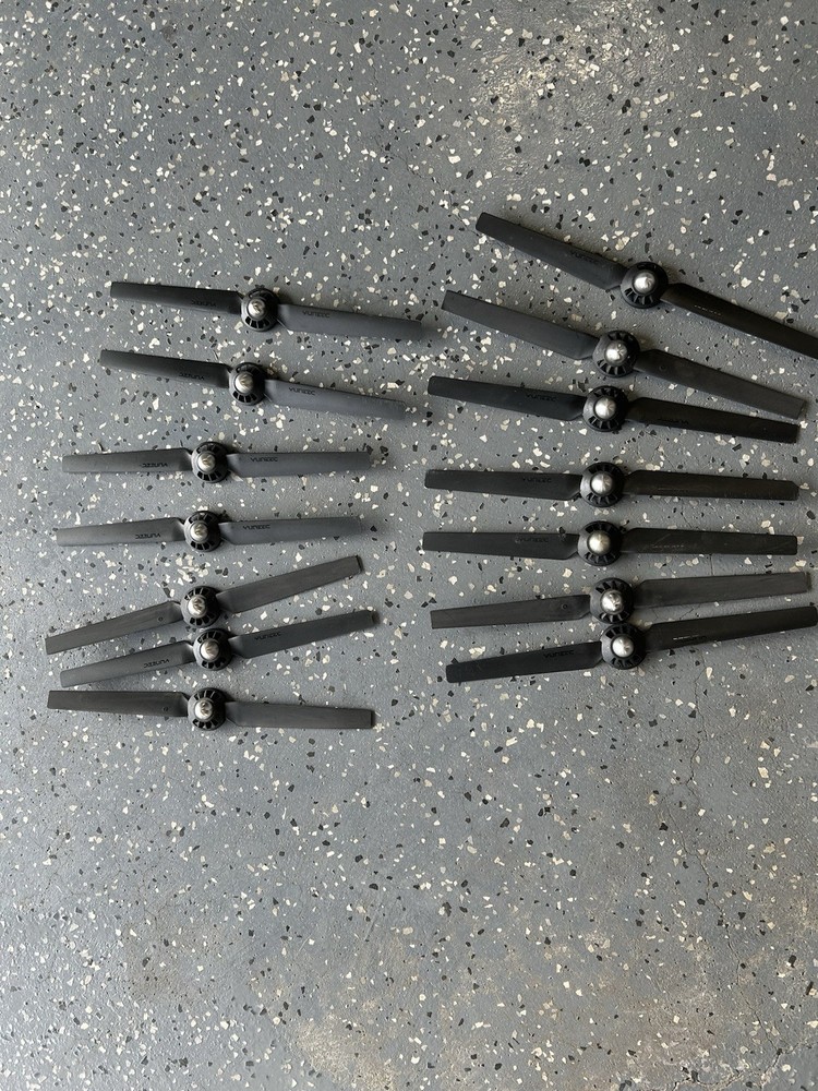 Yuneec Typhoon Q500 4K Quadcopter Drone Kit, Camera, LED Lights, Controller