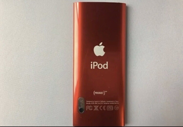Apple iPod nano 5th Generation Red (8GB) mint