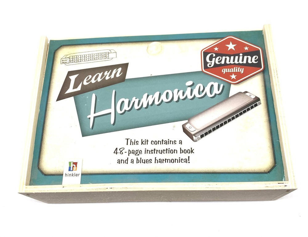 Learn Harmonica Booklet & Blues Harmonica Set in Wooden Box Hinkler (E)
