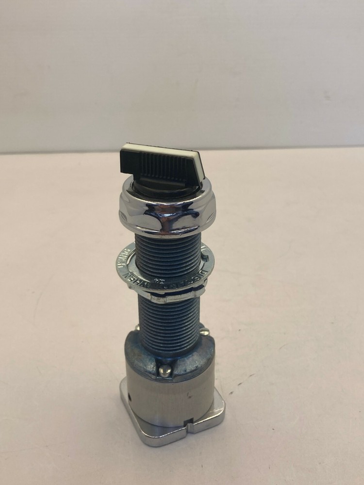 SIEMENS 51SA2AALB SELECTOR SWITCH 2 POSITION MAINTAINED LONG NNB