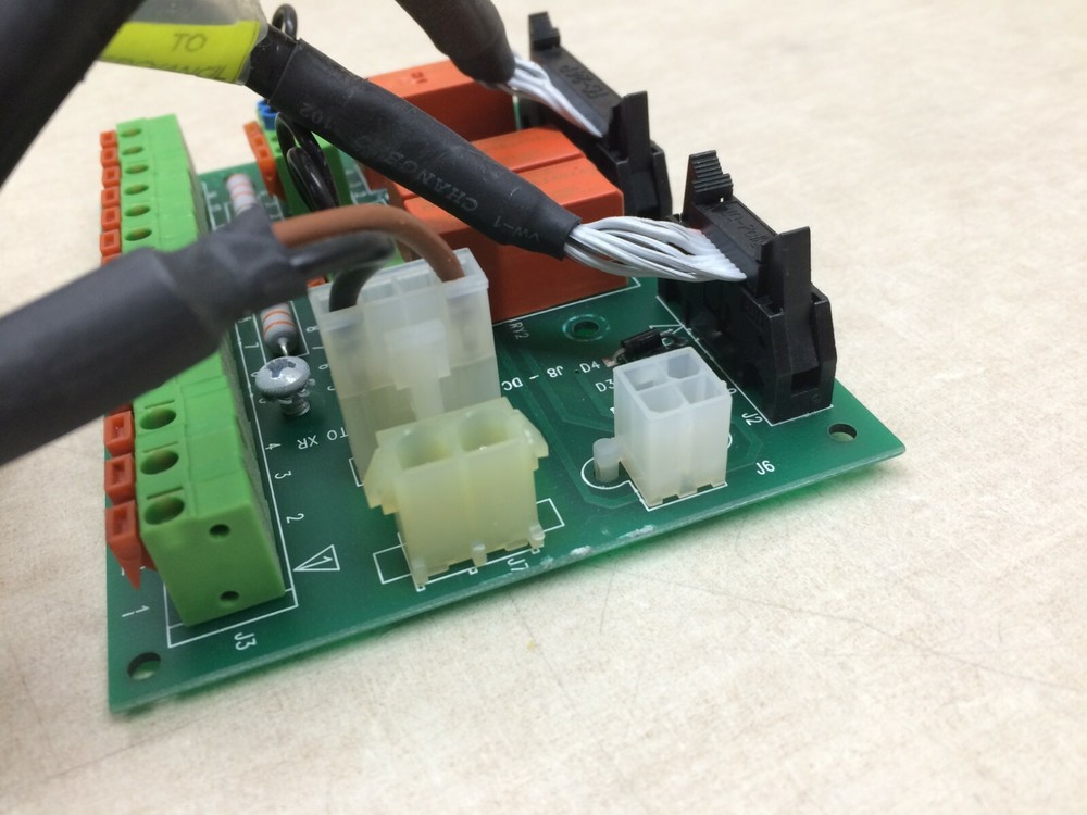 APC 640-4122E EPO Ancillary Interface Module w/ Cords
