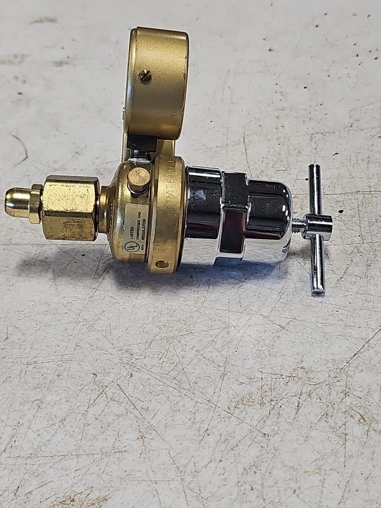 Linde Compressed Gas Regulator 637A W/ Two Oxygen Gauges