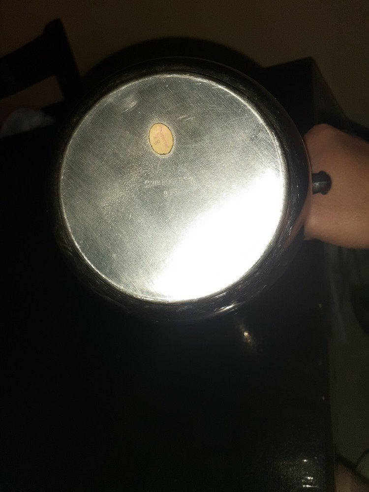 WM Rogers Silverplate Water Pitcher With Ice Lip 917