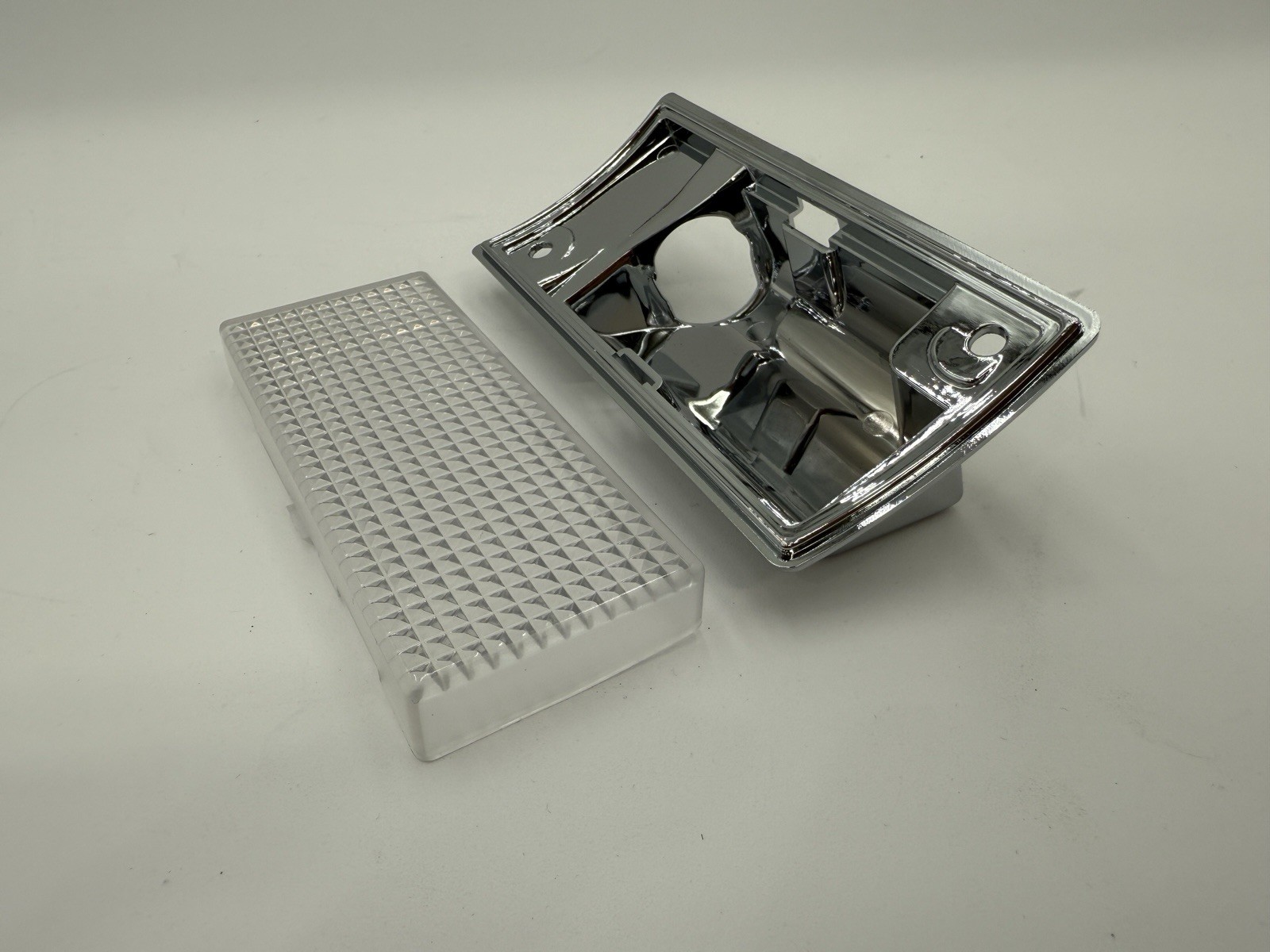 1973-83 CHEVROLET GMC C10 C20 TRUCK DOME LIGHT BASE WITH CLEAR LENS NEW CHROME