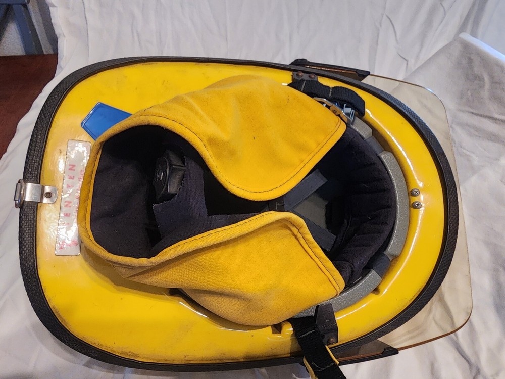 CAIRNS MODEL 1010 FIREMAN'S HELMET, YELLOW