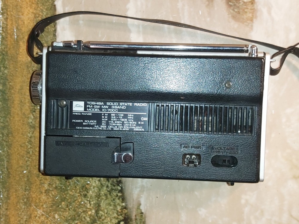 Radio ''Toshiba model IC 700 C''