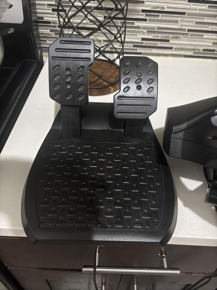 PS4 Steering Wheel and Pedals Set