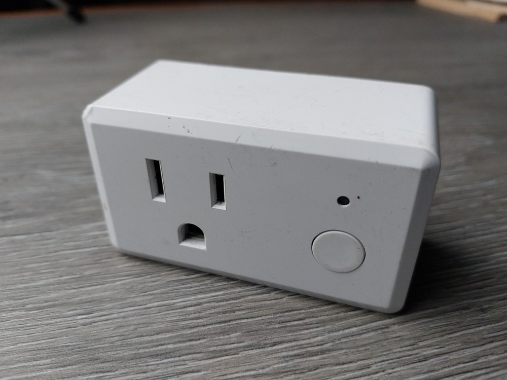 FEIT ELECTRIC Indoor Wi-Fi Single Outlet Smart Wall Plug