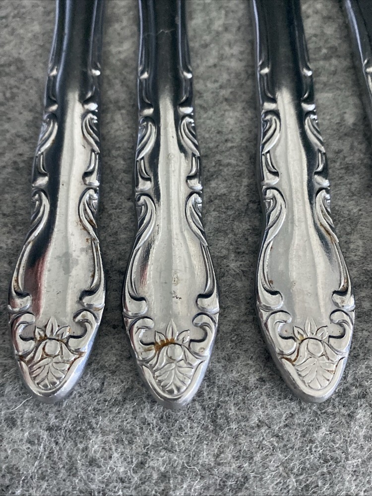 4 TOWLE/SUPREME CUTLERY STAINLESS FLATWARE, "PIERRE" PATTERN, DINNER KNIVES