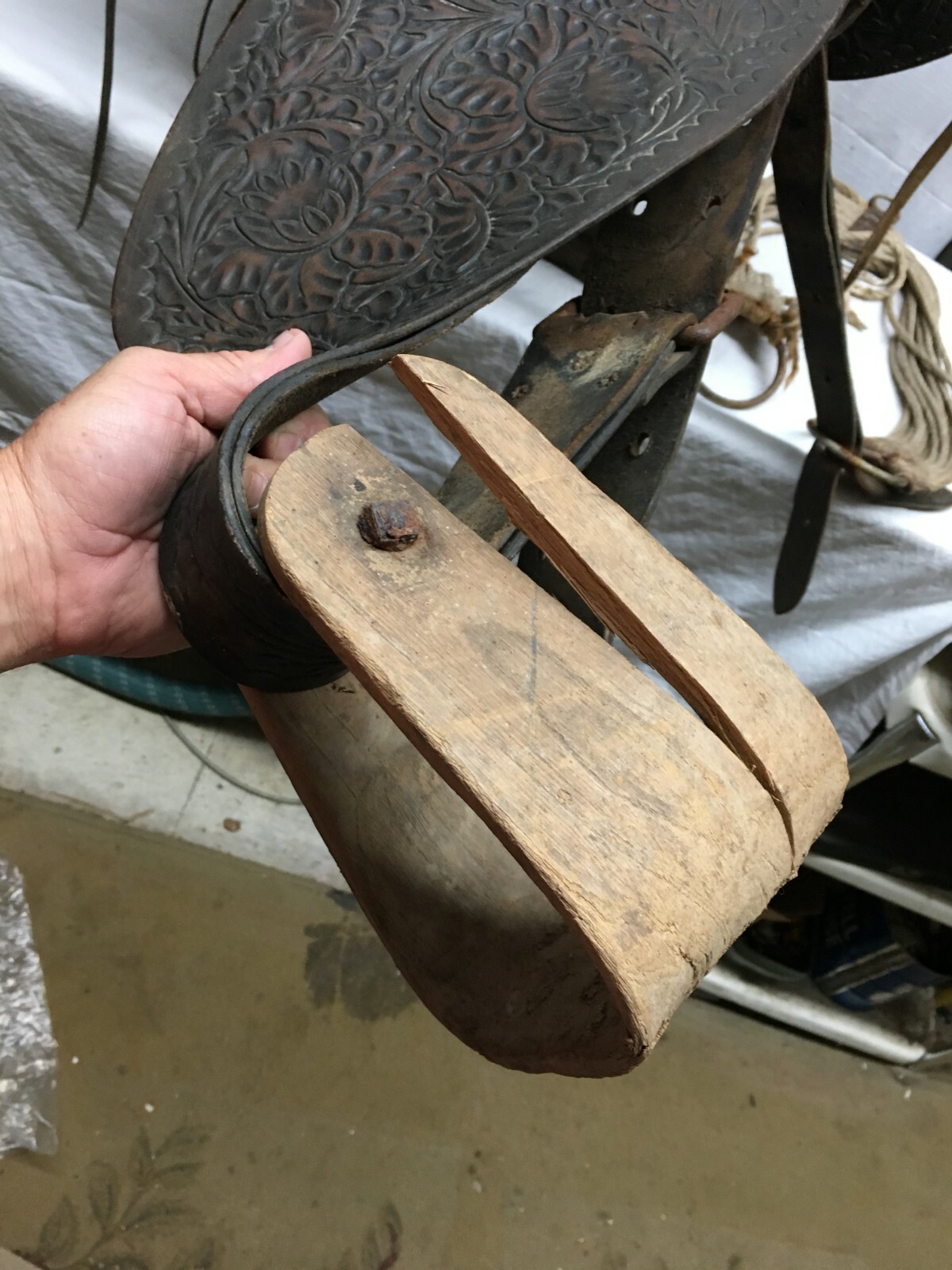 Vtg 1960's American Saddlery P404 leather horse saddle hand tooled Wood Stirrups
