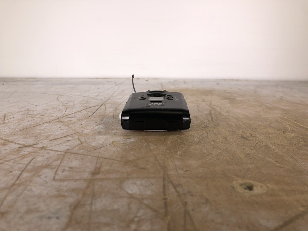 JTS R-4 TBM UHL PLL BELT PACK TRANSMITTER - (FOR PARTS)