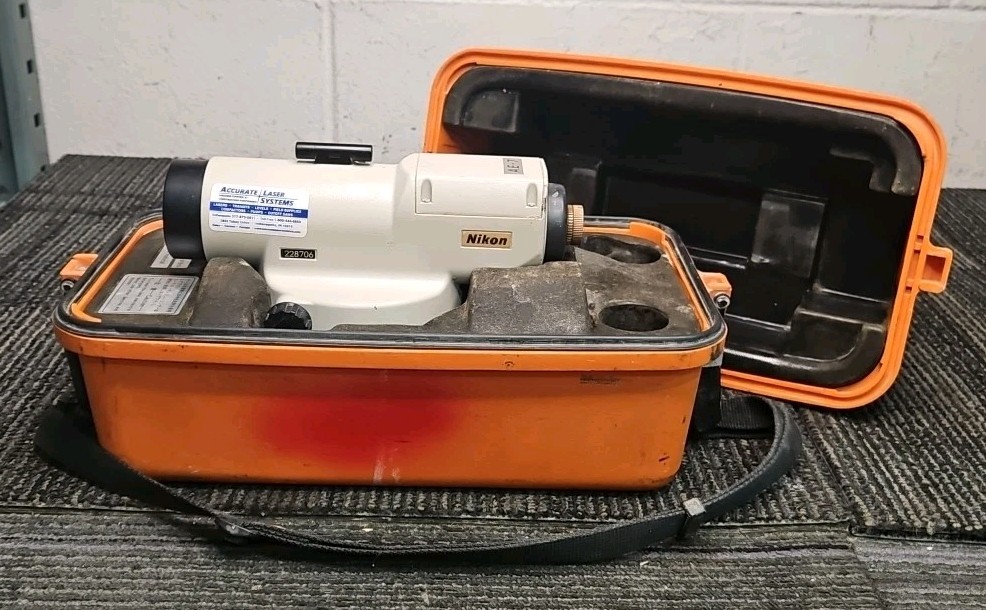Nikon AE-7 30X Automatic Level with Case