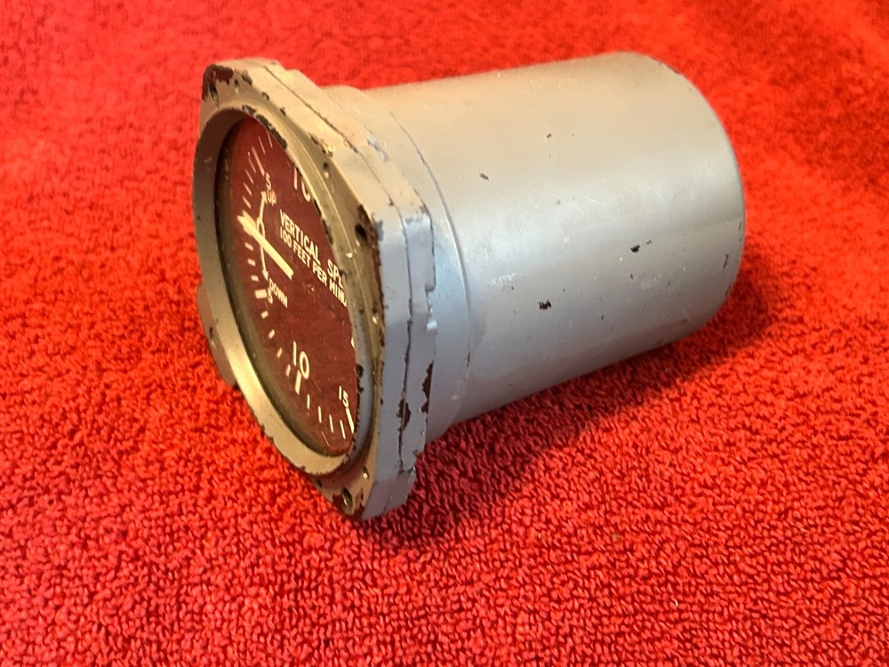 UNITED INSTRUMENTS VERTICAL SPEED INDICATOR P/N 7000