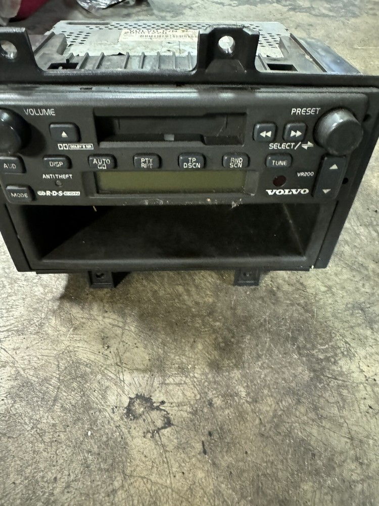 VOLVO DELPHI DELCO IN DASH CD PLAYER 20561220