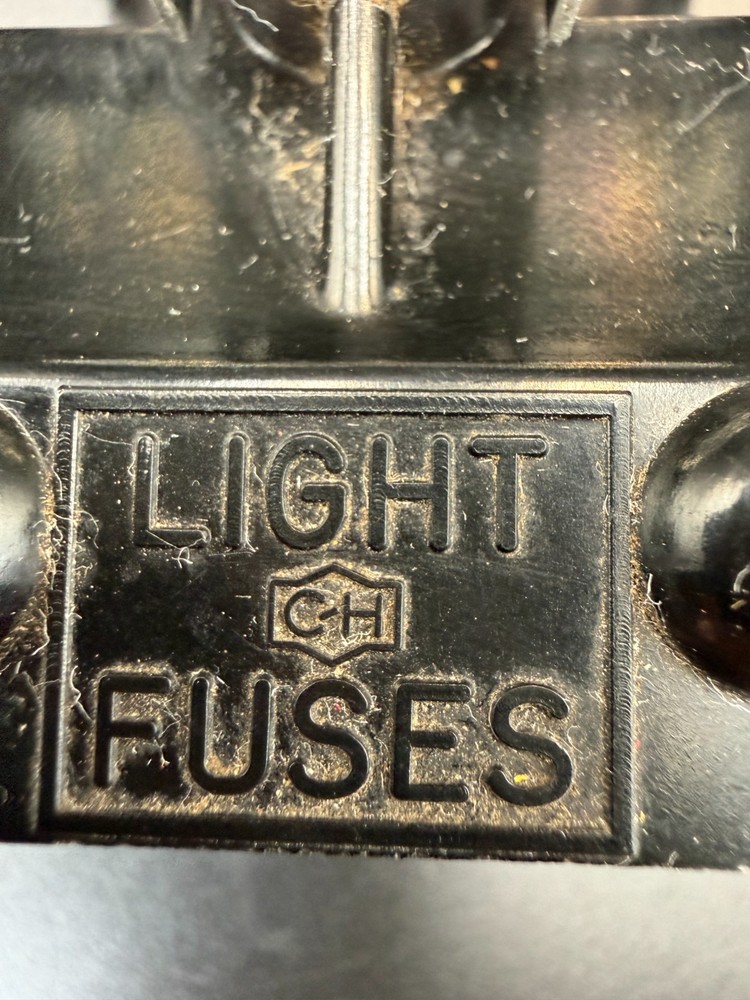 CUTLER HAMMER 60 AMP MAIN FUSE PANEL PULLOUT FUSE HOLDER