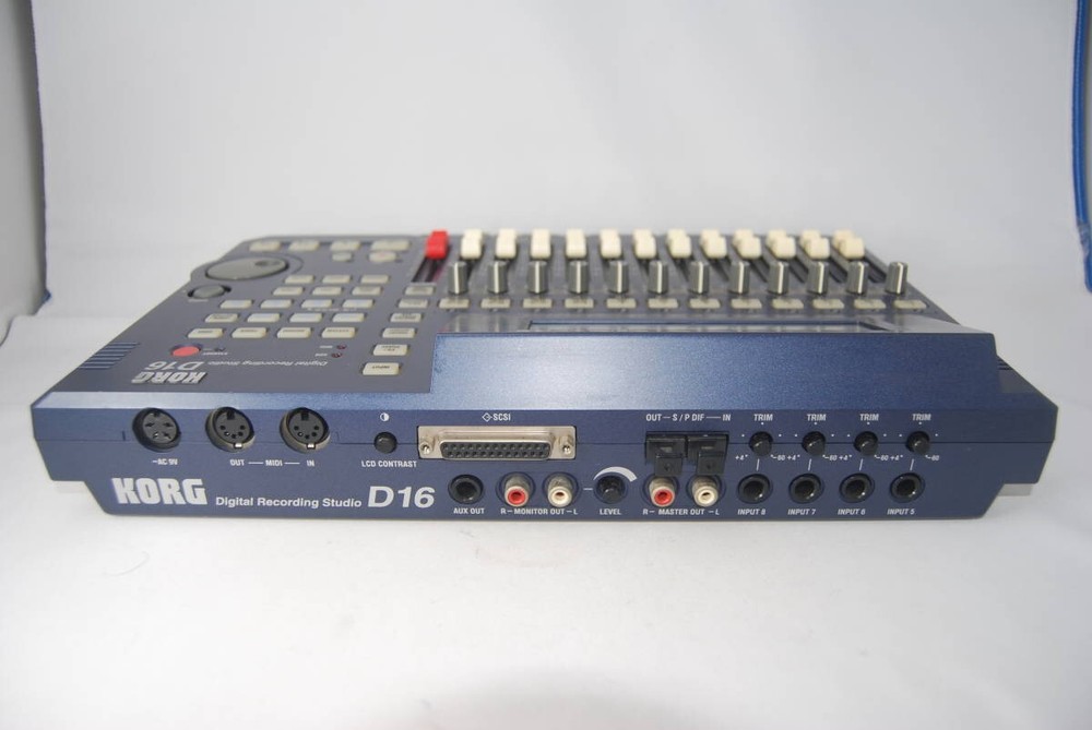 Korg D16 16-Track Digital Recorder