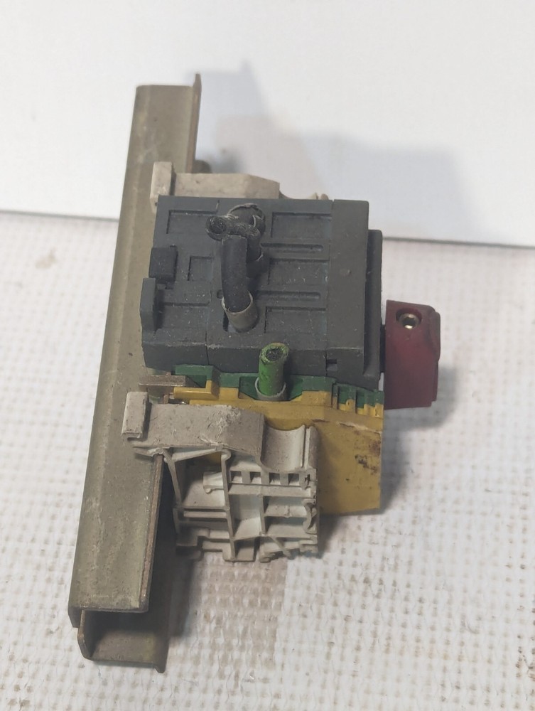 ABB OT32E3 disconnect switch on DIN rail as pictured