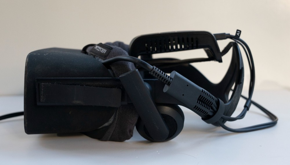 Oculus Rift CV1 VR Oculus Touch Headset + TPCast Wireless Adapter + 3 Sensors