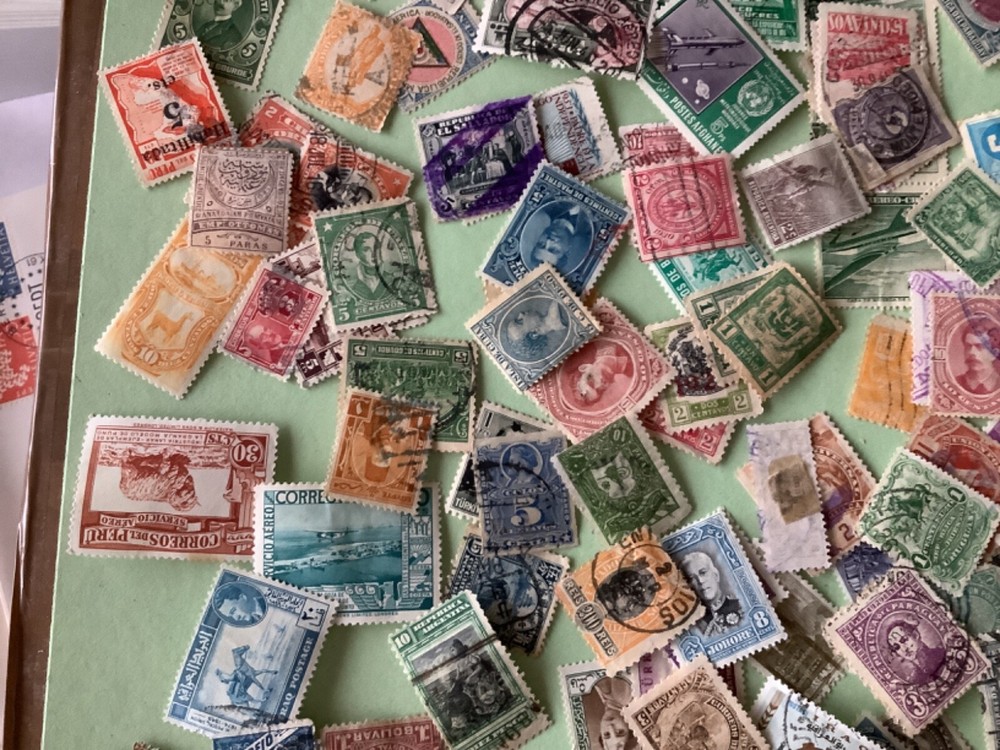 Stamps to sort World mixed stamps Ref A2272