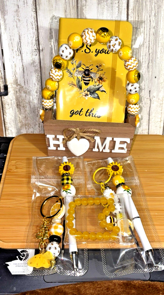 2 HANDMADE BEAD PENS  & 2 BEAD KEY CHAINS-& INK REFILL ea  & Note Pad & box