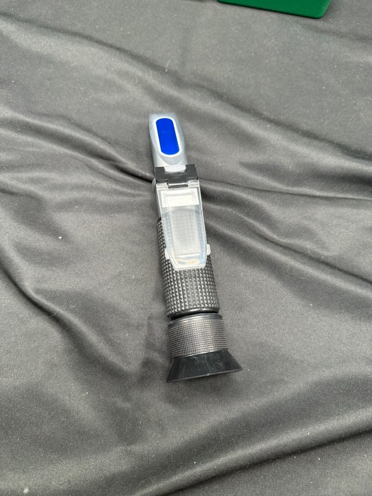 BrixTek Hand-Held 0-32% Refractometer with Automatic Temperature Compensation