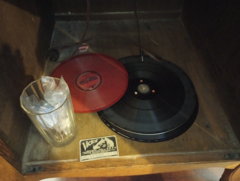 RCA VICTOR VICTROLA TALKING MACHINE 1900 - VV-100 modified